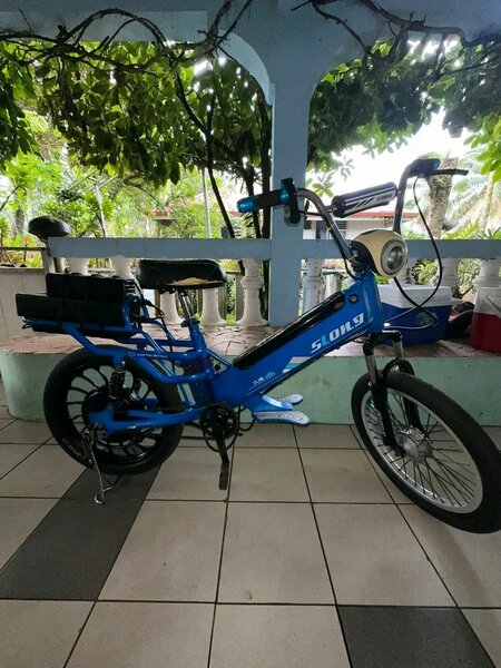 Vélo électrique urbain compact