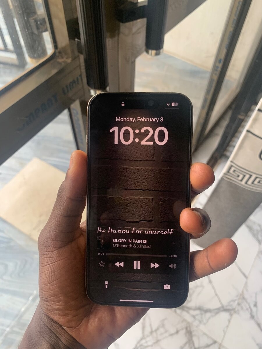 iPhone 14 Pro eSIM locked