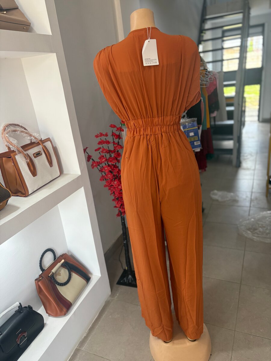 Combinaison féminine élégante