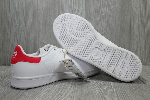 adidas Originals × HELLO KITTY AND FRIENDS STAN SMITH HQ1901