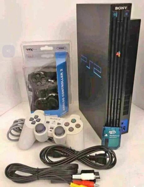 Console Sony PlayStation 2 avec manettes et accessoires