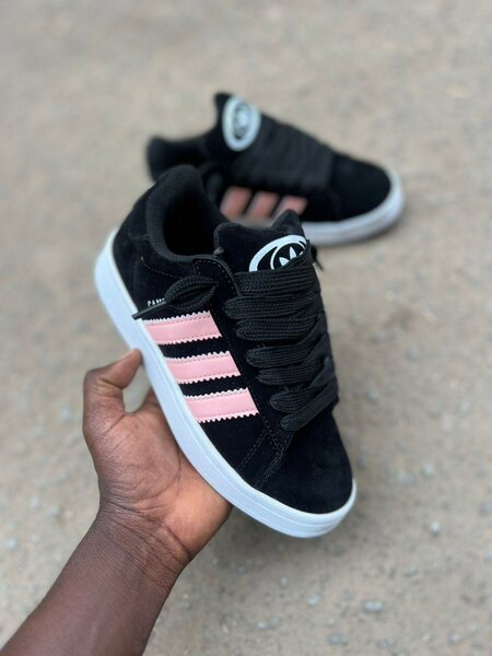 Baskets noires en daim femme