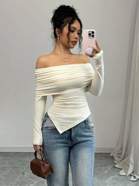 Haut asymétrique à épaules dénudées