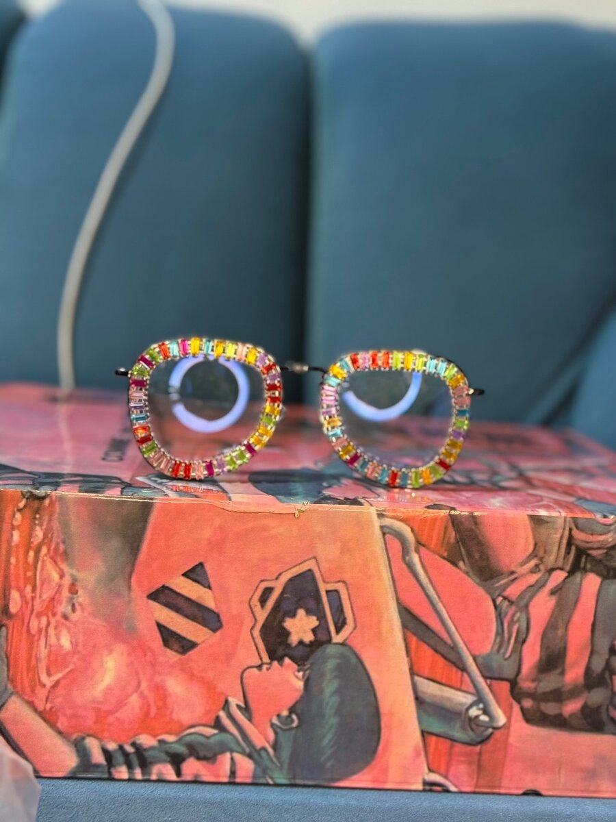 Lunettes rétro strass colorés