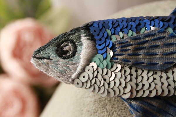 Брошь рыбка.