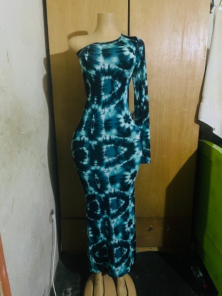 Robe longue asymétrique élégante