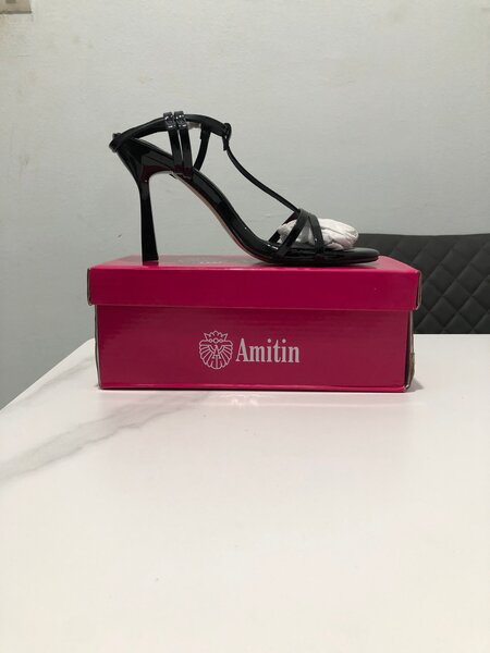 Sandales à talons noirs élégantes