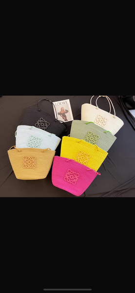 Panier en paille coloré