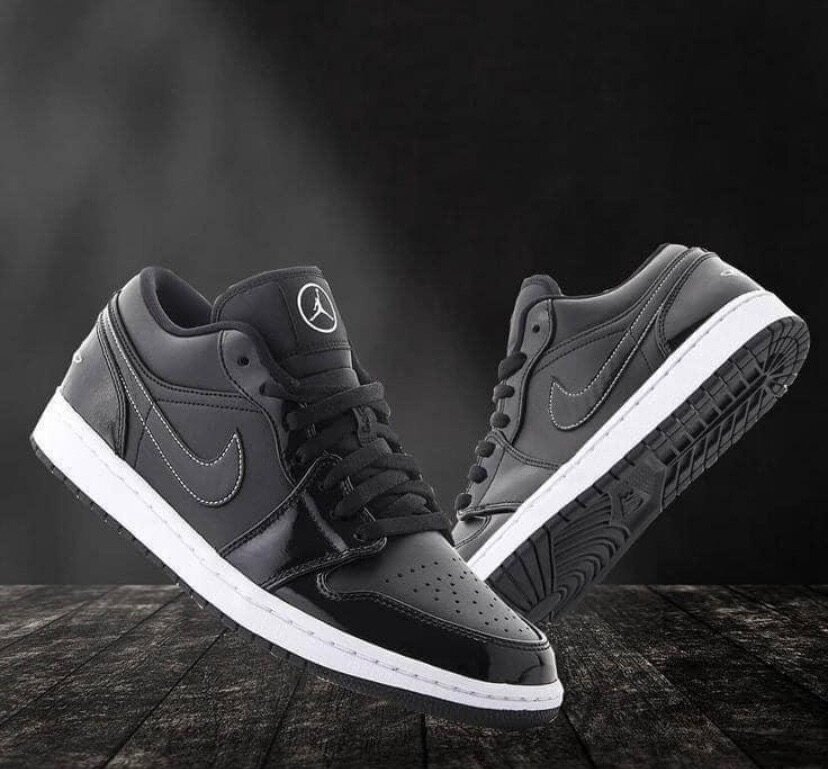 Air Jordan rouge blanc Nike blanc noir  nike noir