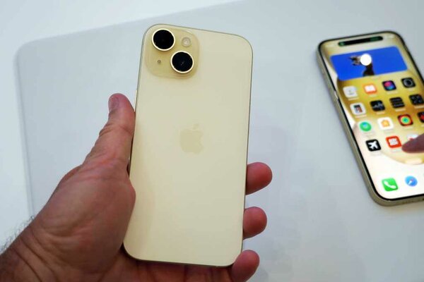 iPhone 15simple