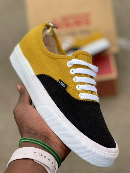 Une paire de vans