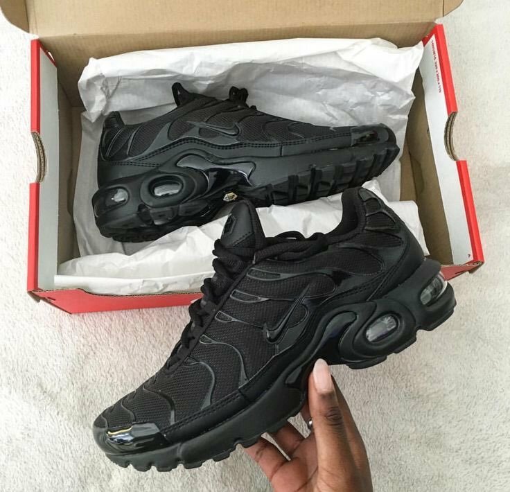 NIKE AIR MAX PLUS TN "TRIPLE BLACK" (avec le carton)