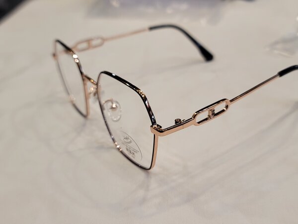 New Fashion Eyewears