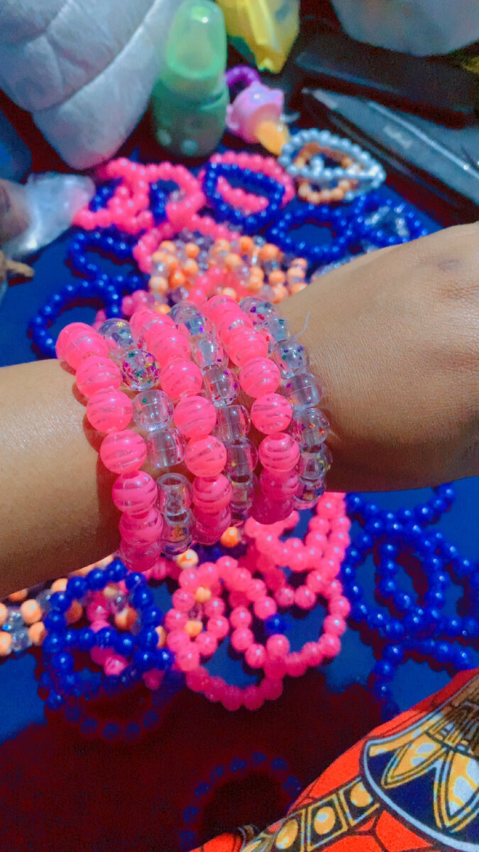 5Bracelets en perles colorées