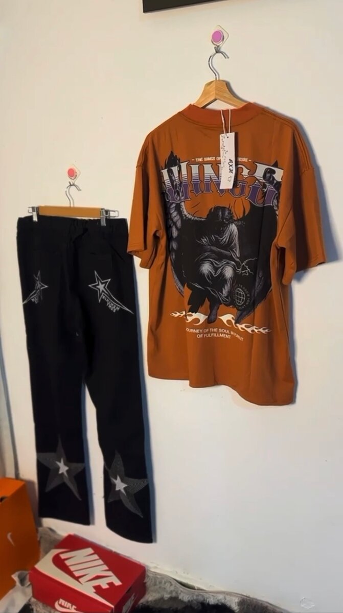 Ensemble homme : T-shirt et pantalon