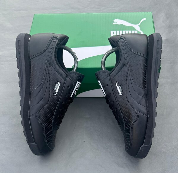 Chaussures Puma Noires