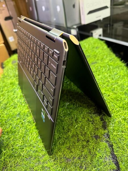 Hp spectre x360 convertible (12 gen (4k display) ram 16GB
