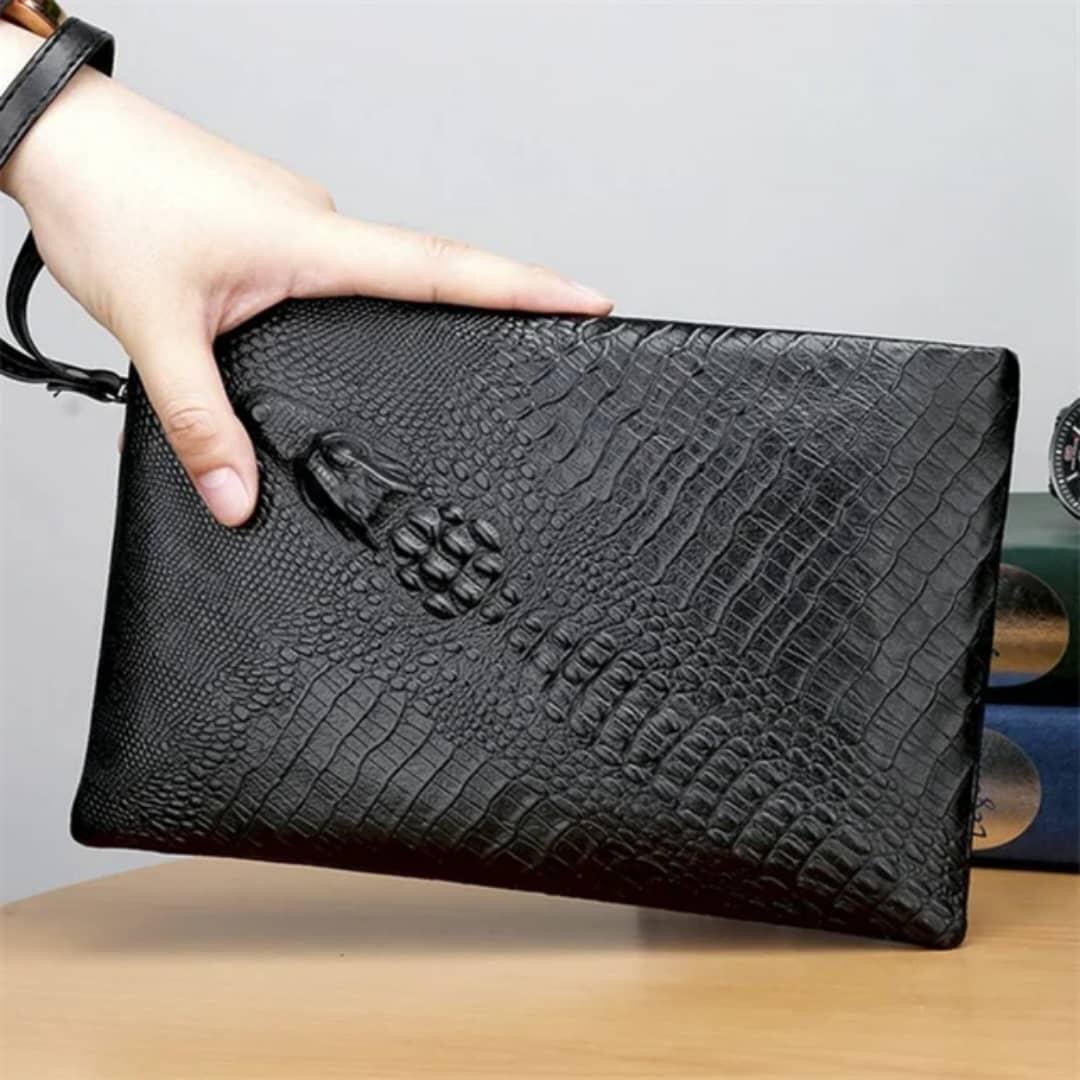 Pochette en cuir gravée