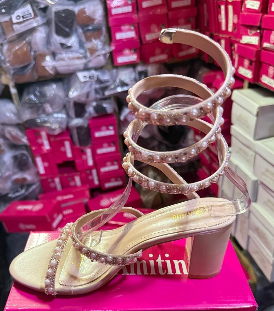 Sandales à talons perlées élégantes