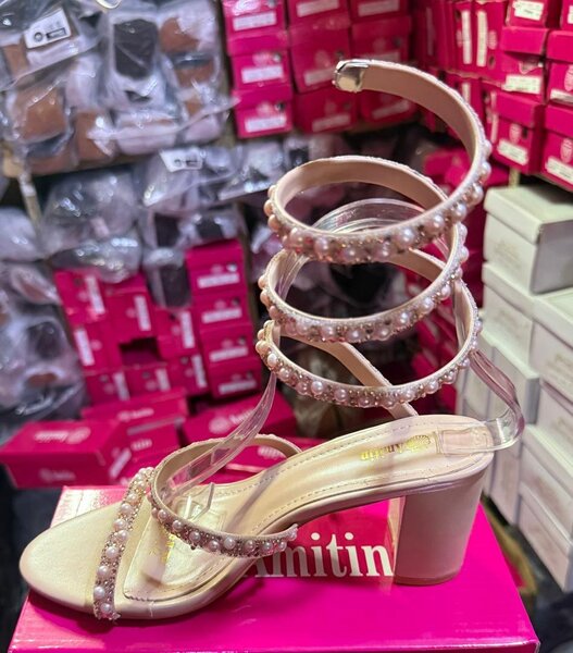 Sandales à talons perlées élégantes