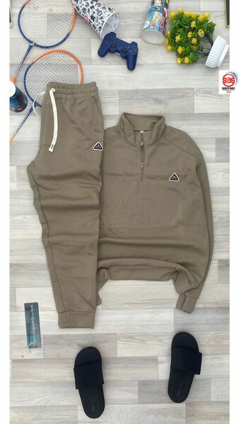 Ensemble survêtement et pull