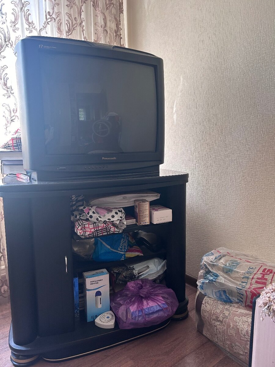 Телевизор с тумбой