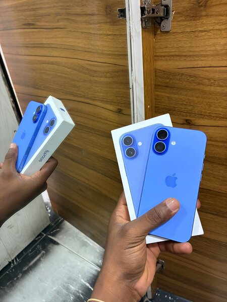 iPhone 16 Bleu Éclatant