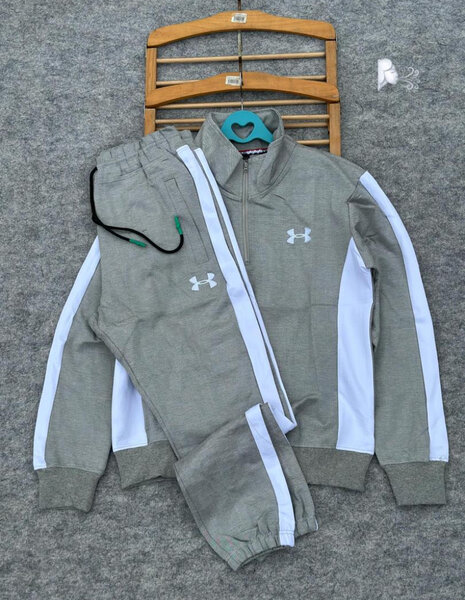 Survêtement gris Under Armour