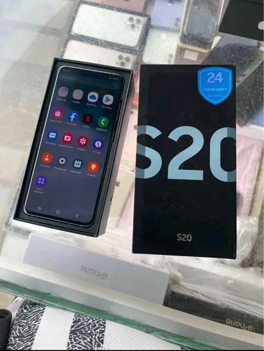Samsung Galaxy S20 Smartphone