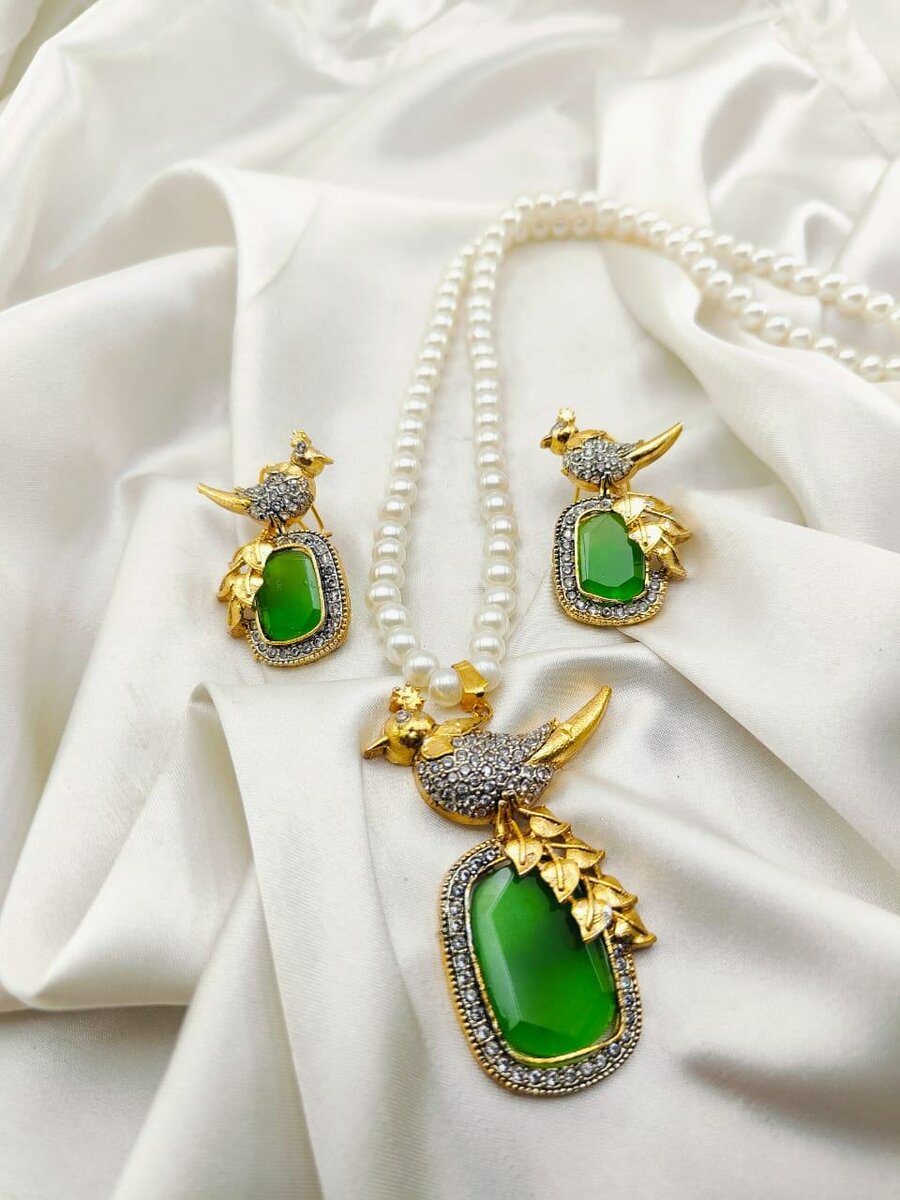 Beautiful jewellery set