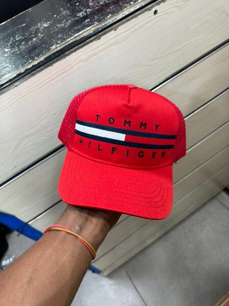 3 Casquettes