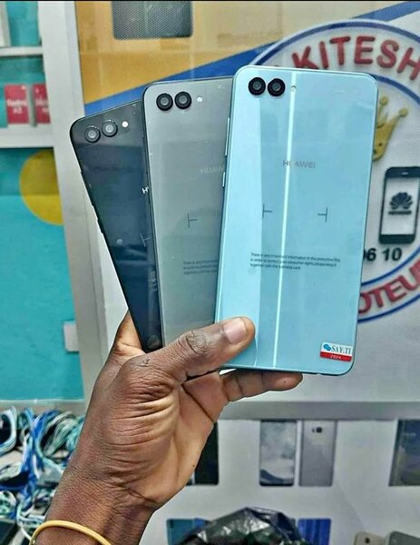 Promo huawei Nova 2s 256giga ram8 quasi neuf importé France au revoir connexion très rapide