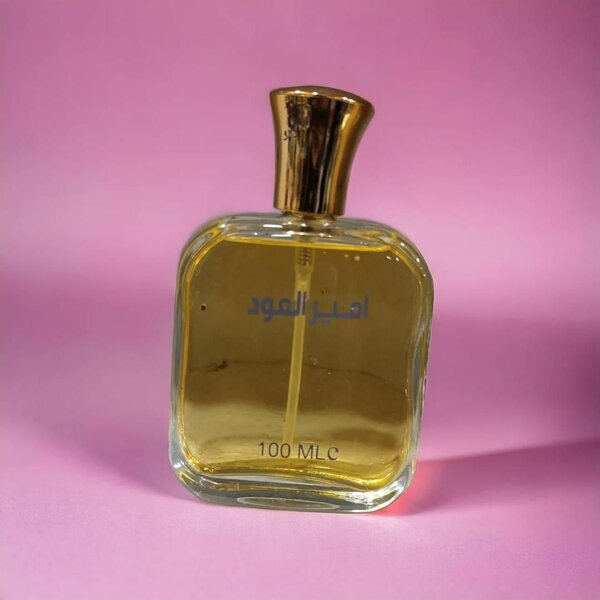 Woody fresh perfume