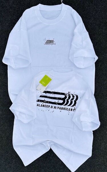 T-shirt blanc graphique tendance