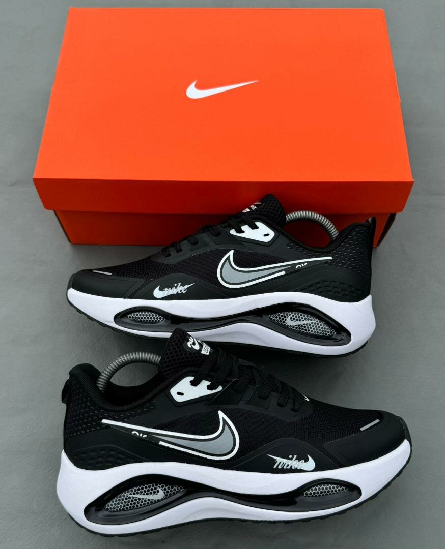Chaussures Nike Air Max noir et blanc