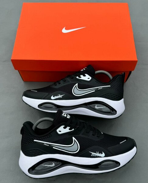 Chaussures Nike Air Max noir et blanc