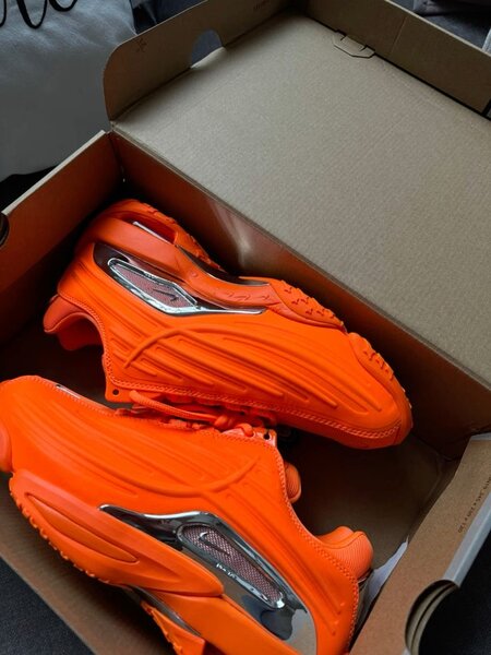 Baskets orange éclatantes homme