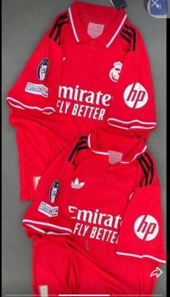 Maillot de football rouge