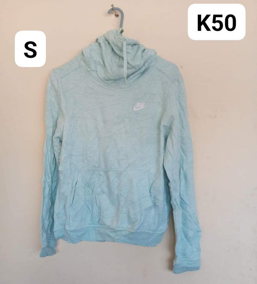 grey nike sweatshirt s