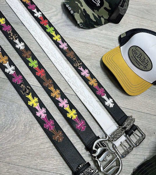 Ceinture en cuir croix colorée