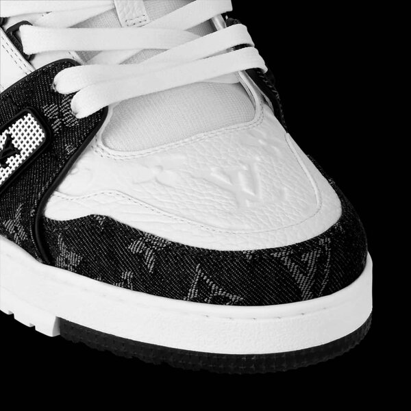 Baskets noires et blanches tendance