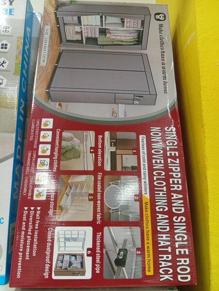 Armoire en tissu avec étagères