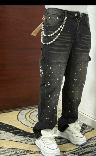 Jeans homme déchirés et personnalisés