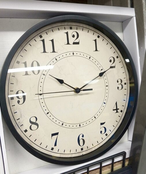 Horloge murale moderne noir et blanc