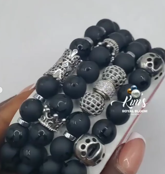 Bracelet with beaded gemstones