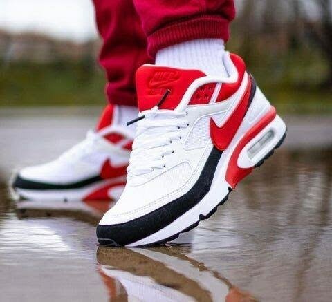 Baskets Air Max rouges et blanches