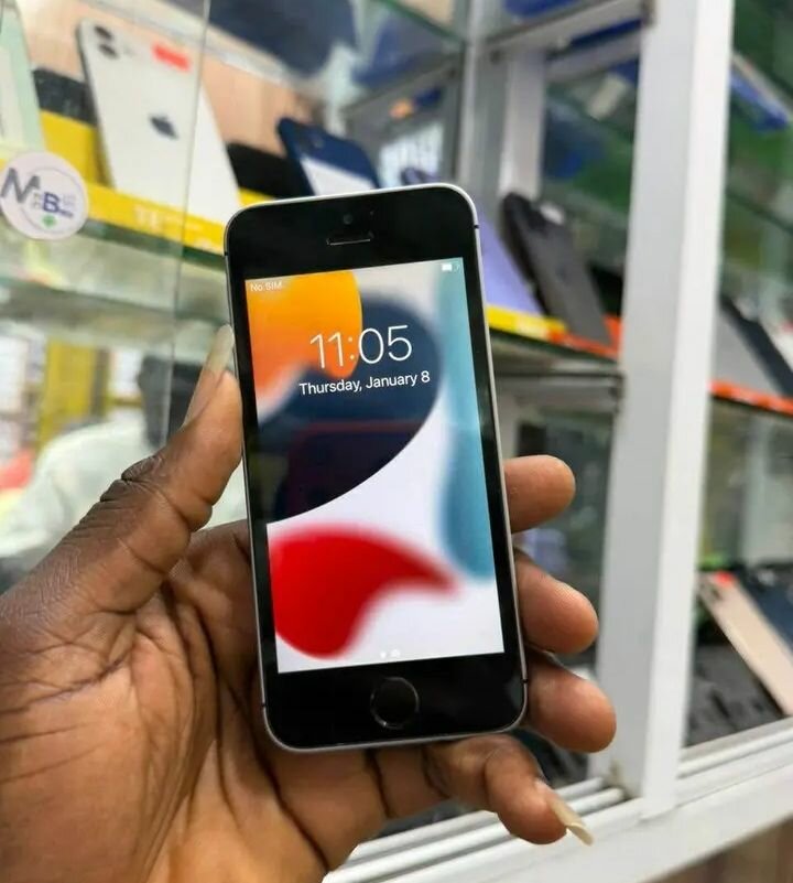 iPhone SE Reconditionné Compact