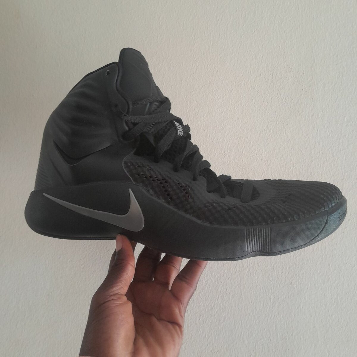 Chaussures de basket noires homme