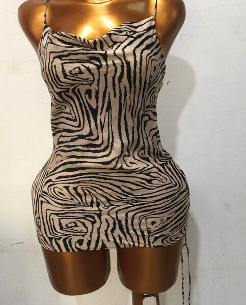 Robe moulante zébrée élégante