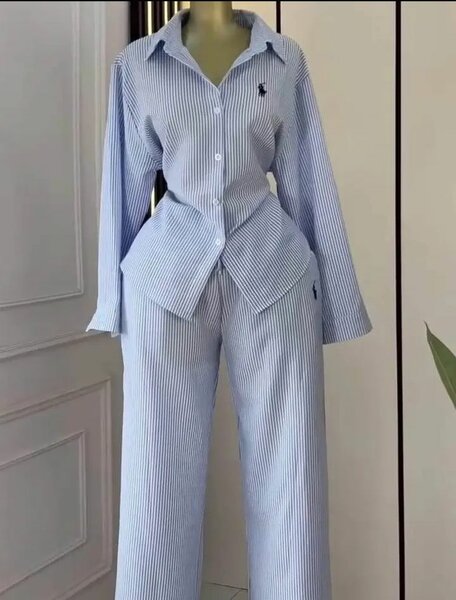 Ensemble pantalon et chemise rayés bleu